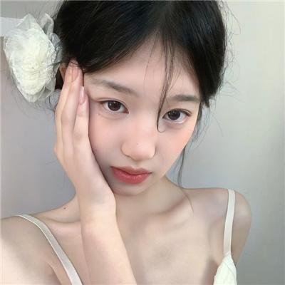 春花娇美可人儿